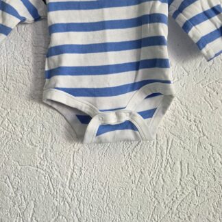 062 - GAP rompershirt wit blauw streepje (0926hat)