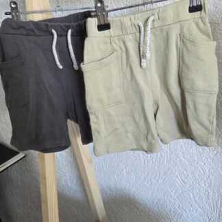 092 - C&A shorts grijs en kiwi (0926od)