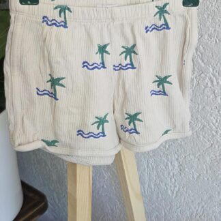 116 - Zara shortje palmboom (1026od)