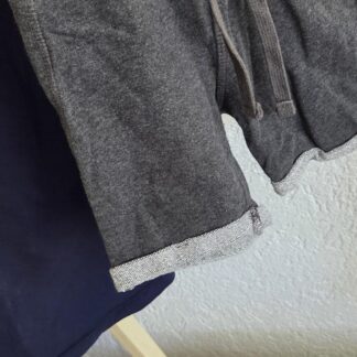086 92 - Hema grijze short (1026od)